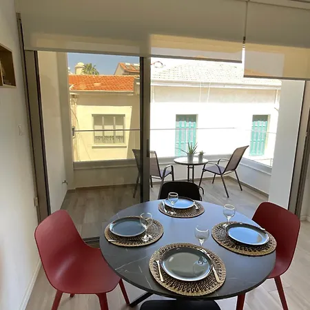 Le Voyageur Ii * Larnaka