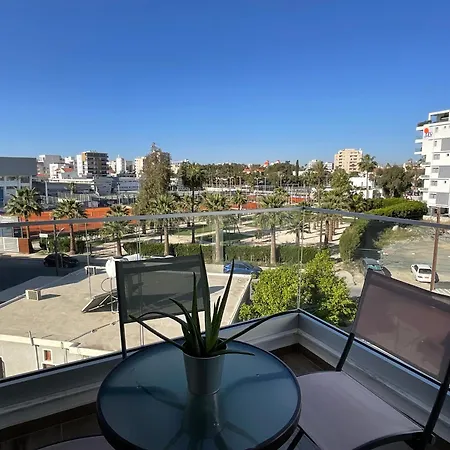 Le Voyageur Ii Larnaka