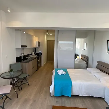 Le Voyageur Ii * Larnaka