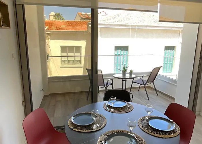 Le Voyageur Ii * Larnaca