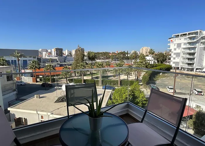 Le Voyageur Ii Larnaca